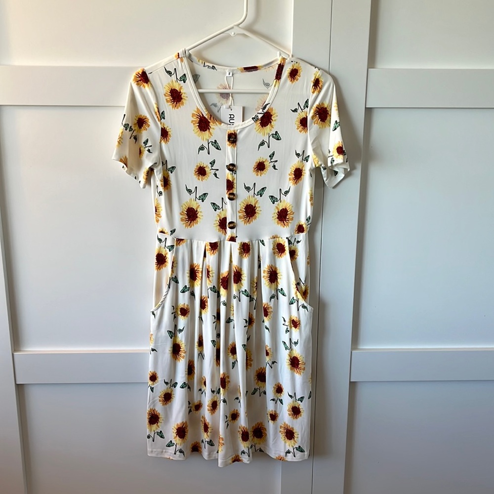 Women’s short sleeved dress